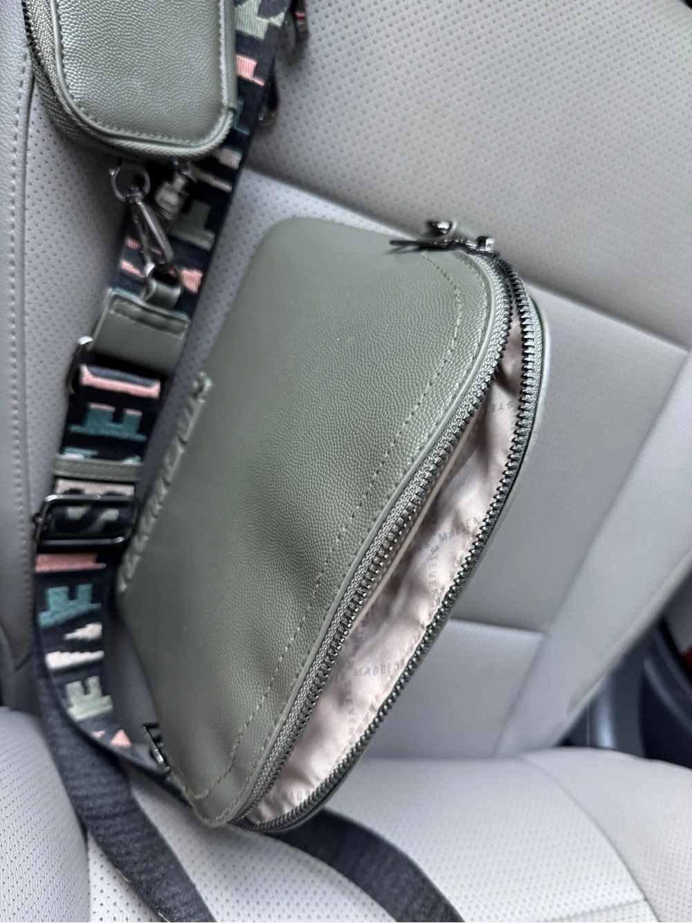 Steve Madden compact steve